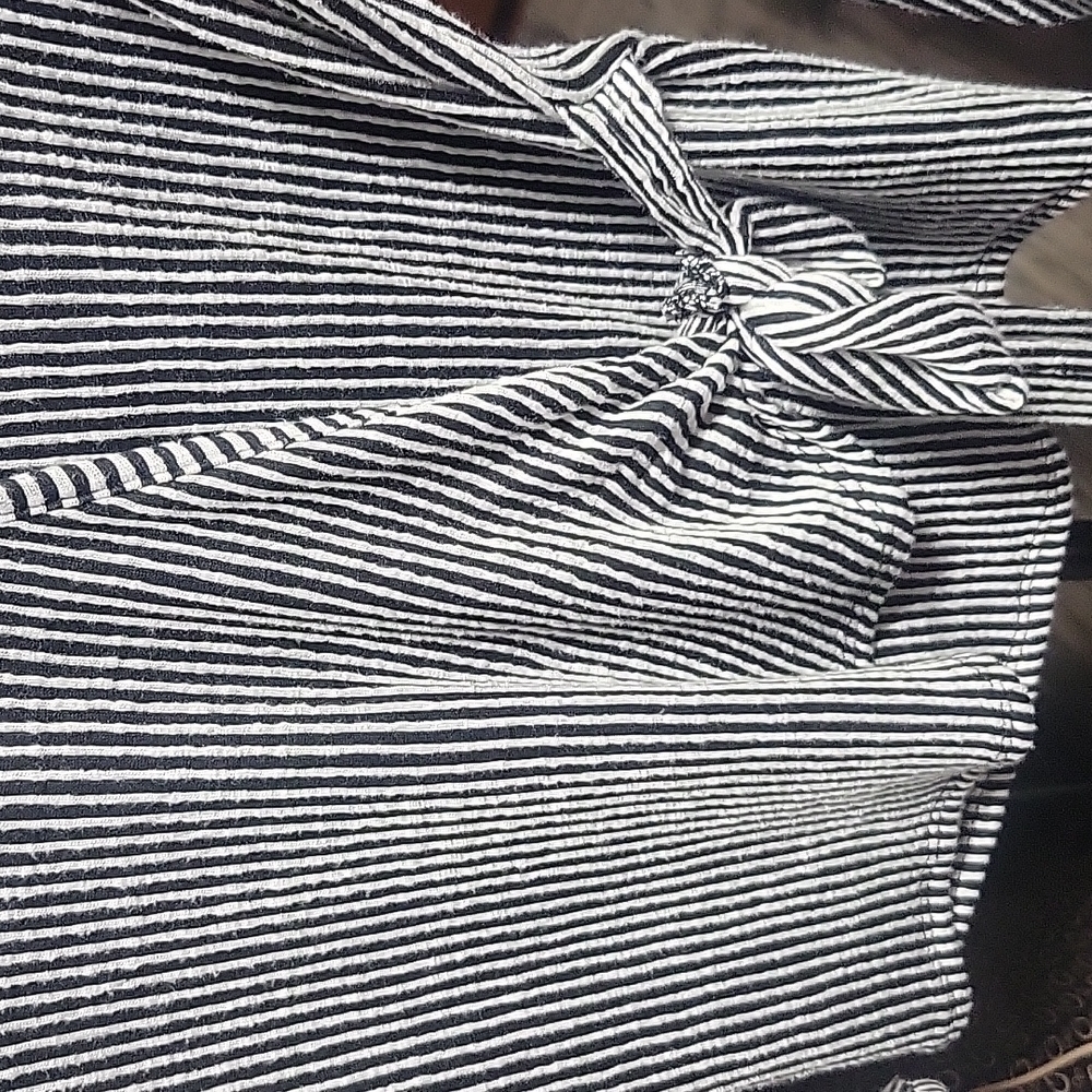 Black and white stripped blouse size Small. Long sleeves - Picture 4 of 7